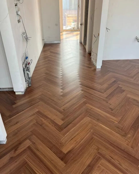 Инженерная доска Ablux Английская елка Орех Американский селект Herringbone